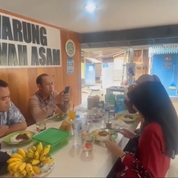 Enaknya Makan di Warung Bawah Asam