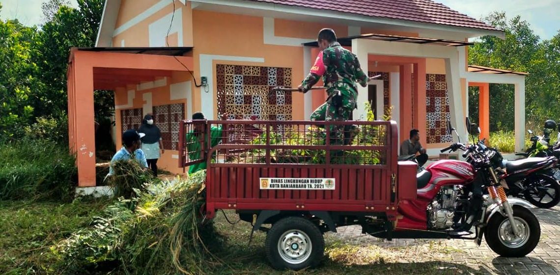 Gotong Royong di Galeri Kampung Purun