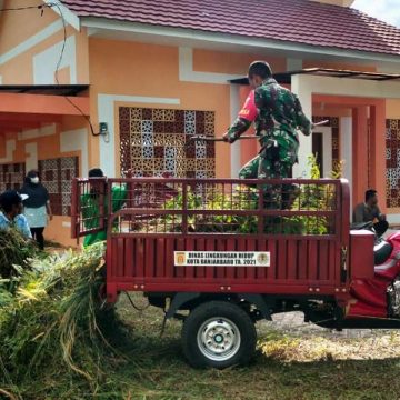 Gotong Royong di Galeri Kampung Purun