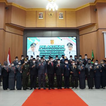 Wali Kota Banjarbaru Melantik Pimpinan Tinggi Pratama Lingkup Pemkot