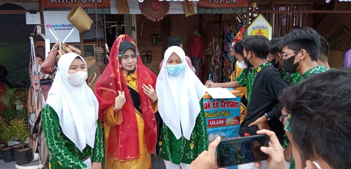 BANJARBARU RAIH JUARA I KAMPUNG BANJAR DI FESTIVAL FESTIVAL BUDAYA PASAR TERAPUNG 2021
