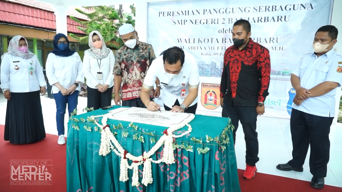 Pembelajaran Outdoor dengan Panggung Serbaguna