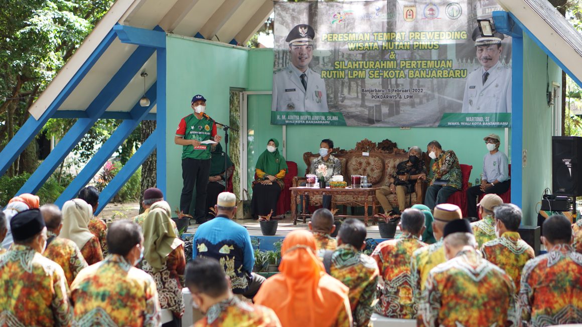 Hutan Pinus Mentaos Disulap Menjadi Destinasi Prewedding.