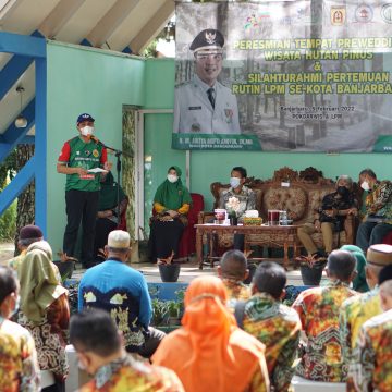 Hutan Pinus Mentaos Disulap Menjadi Destinasi Prewedding.