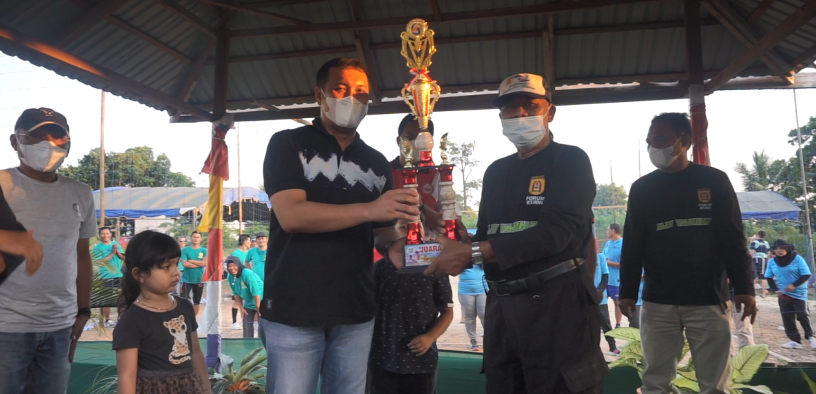 RW.07 Meraih Juara I Ajang Lomba Voli Campuran RT-RW se-Kelurahan Loktabat Utara