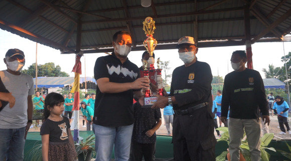 RW.07 Meraih Juara I Ajang Lomba Voli Campuran RT-RW se-Kelurahan Loktabat Utara