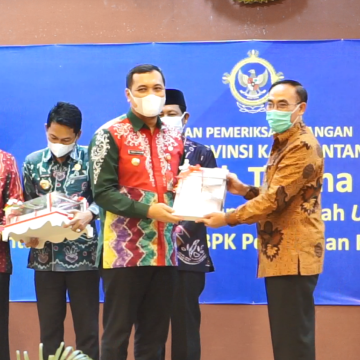 Wali Kota Banjarbaru Serahkan LKPD Unaudited TA. 2021 Kepada BPK Kalsel.