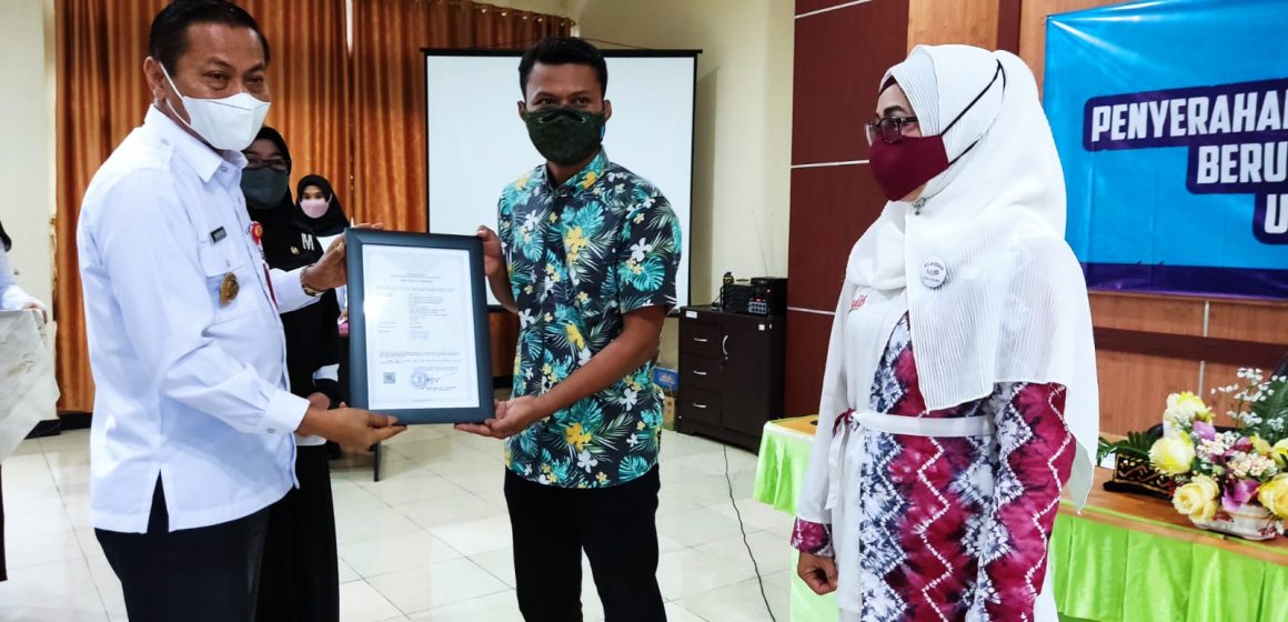 UMKM Maju, 28 Sertifikat Hak Merek Diserahkan Wartono