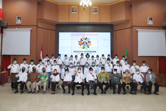 Pengurus Dewan Kesenian Kota Banjarbaru Periode 2021 – 2025 Resmi Dilantik