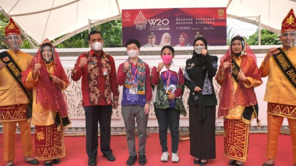 Galeri Dekranasda Banjarbaru Mendapat Apresiasi Dari Delegasi W20