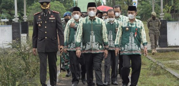Di Hari Jadi Banjarbaru Ke-23, Pemkot Mengenang Tokoh Terdahulu dengan Tabur Bunga