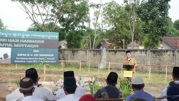 Peletakan Batu Pembangunan Mesjid H. Harmadji
