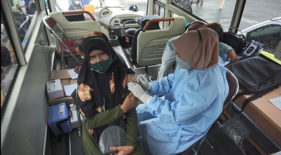 Vaksinasi Bergerak Diserbu Ratusan Masyarakat.