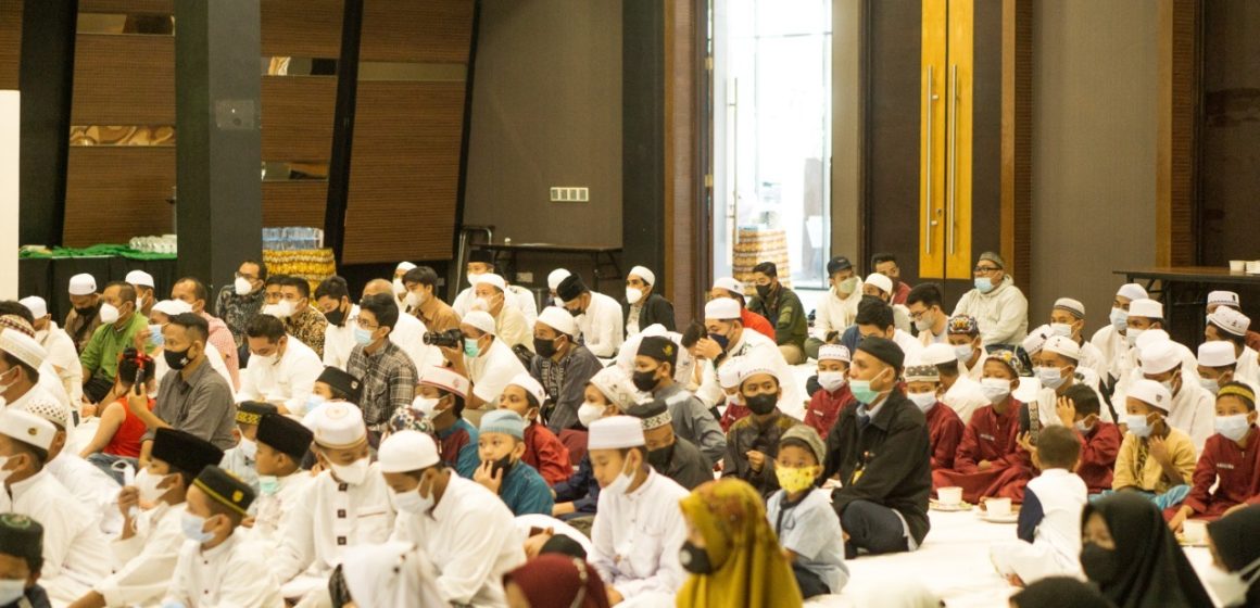 DPD Rei Kalsel Bagikan 1.000 Muhsaf Tahfiz