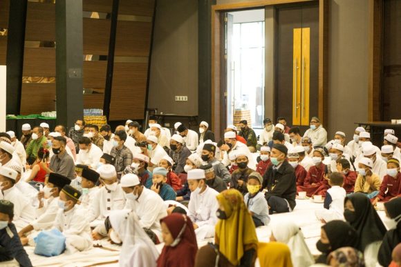 DPD Rei Kalsel Bagikan 1.000 Muhsaf Tahfiz