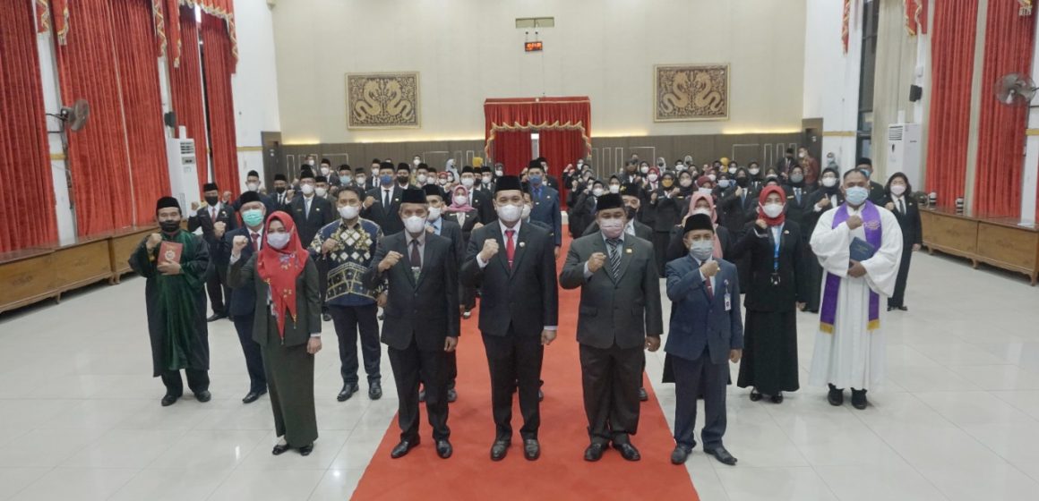 57 Kepala Sekolah Diambil Sumpah atau Janji Oleh Wali Kota