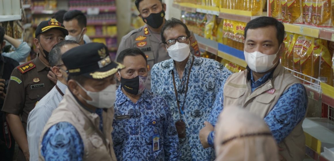 Pemerintah Kota Gelar Sidak Stok Bahan Makanan & Kadaluarsa Barang di Pasar Modern Banjarbaru