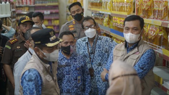 Pemerintah Kota Gelar Sidak Stok Bahan Makanan & Kadaluarsa Barang di Pasar Modern Banjarbaru