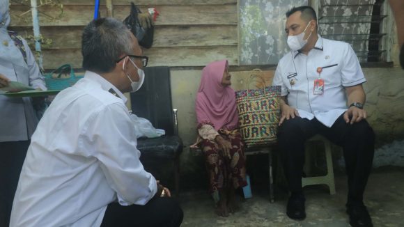 Ratusan Paket Sembako Dibagikan Kepada Lansia dan Penyandang Disabilitas se-Kota Banjarbaru