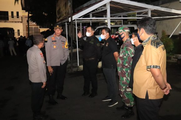 Patroli Untuk Menegakkan Ketertiban Saat Malam Hari Raya