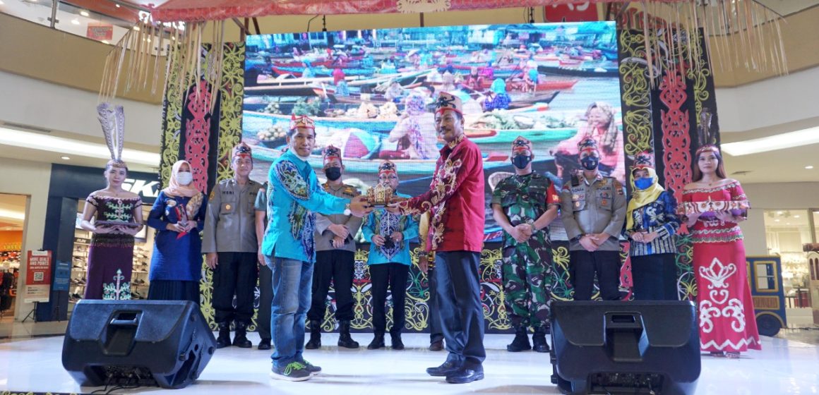 Pagelaran Seni Budaya Dayak Borneo