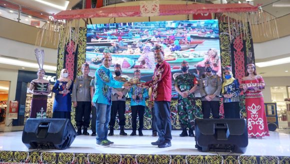 Pagelaran Seni Budaya Dayak Borneo