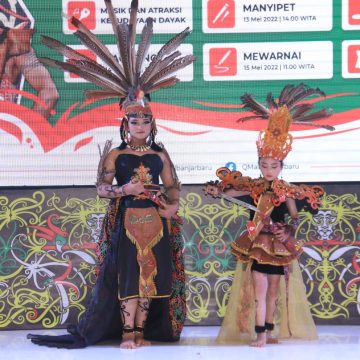 Pagelaran Seni Budaya Dayak Borneo di Banjarbaru Sukses