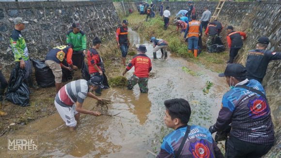 Bebarasih Sungai Sumba, Relawan Damkar Dapat Polis Asuransi