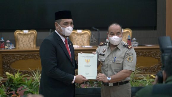 Rakor Pimpinan SKPD & Penyerahan Sertifikat Tanah Oleh BPN Kota Banjarbaru