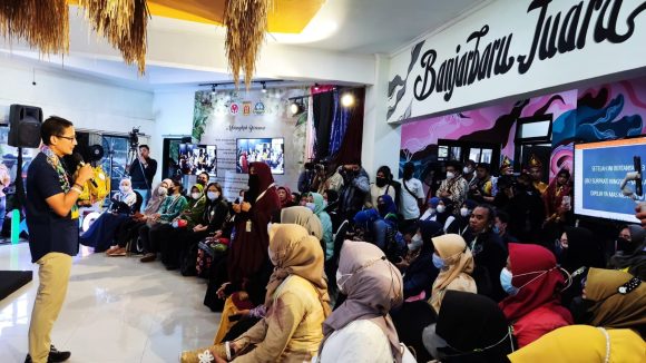 Sandiaga Uno: UMKM dan Bu Vivi terbaik