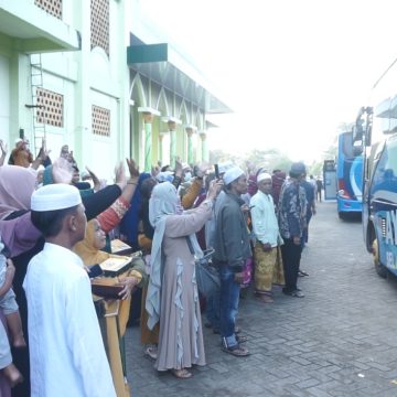 WhatsApp Image 2022-06-13 at 11.30.46 (Video) Pemkot Banjarbaru Berangkatkan 68 Jamaah Ke Tanah Suci