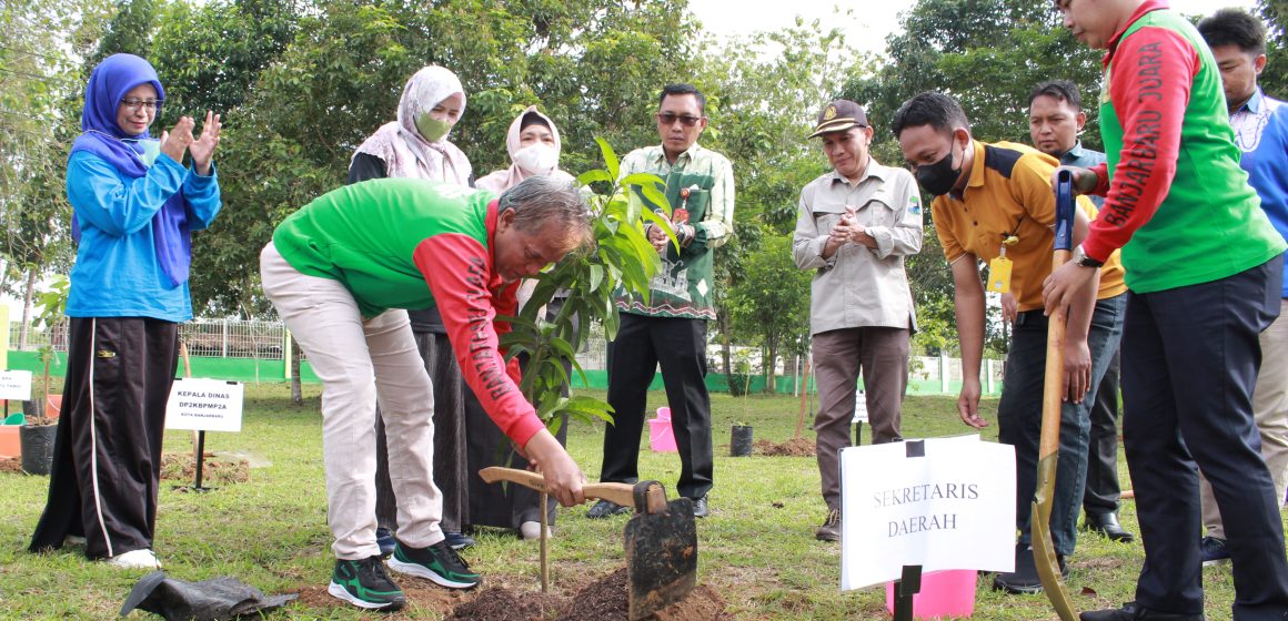 Peringati Hari Anak Nasional, Pemko Banjarbaru lakukan Kegiatan Menanam Pohon