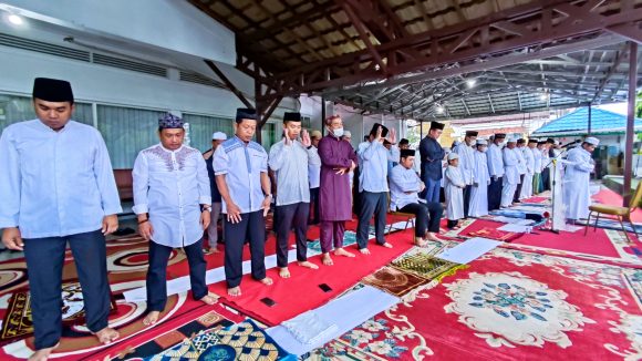 Wali Kota Banjarbaru Laksanakan Shalat Ied di Rumah Dinas