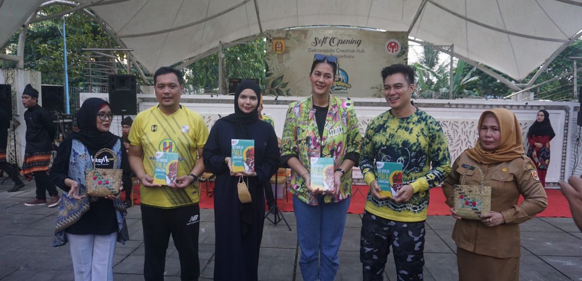 Baim Wong Dan Istri Kunjungi Mess L