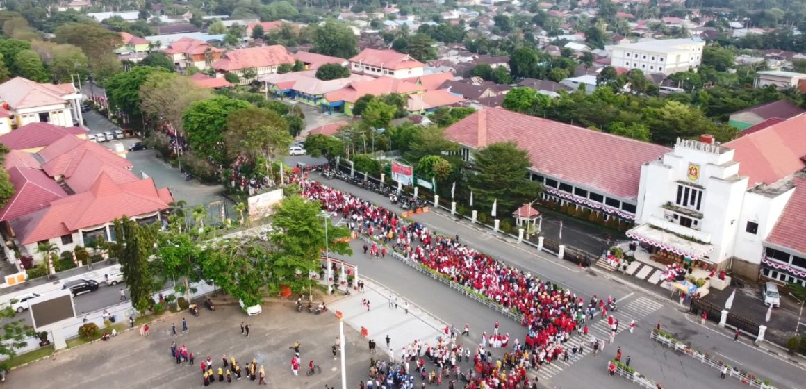 Ribuan Peserta Jalan Santai Merah Putih Padati Depan Balai Kota Banjarbaru