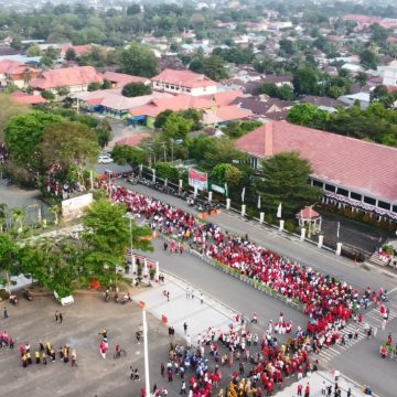 Ribuan Peserta Jalan Santai Merah Putih Padati Depan Balai Kota Banjarbaru