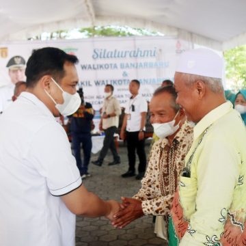 Aditya Bersilaturahmi Dengan Tokoh Masyarakat Sembari Mendukung Program Penerapan Kompor Induksi