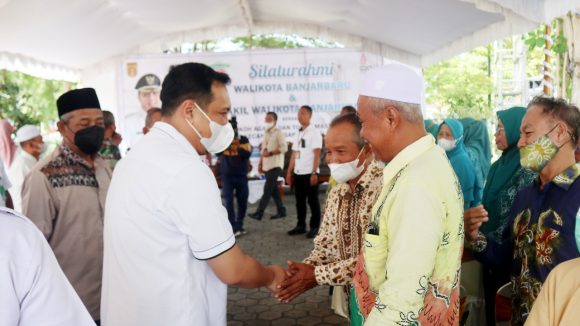 Aditya Bersilaturahmi Dengan Tokoh Masyarakat Sembari Mendukung Program Penerapan Kompor Induksi