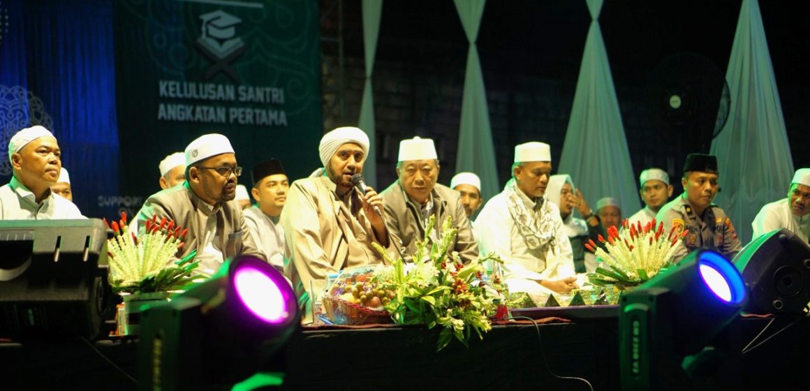 Ribuan Masyarakat Bershalawat Di Pondok Pesantren Raudhatun Nasyi’in.
