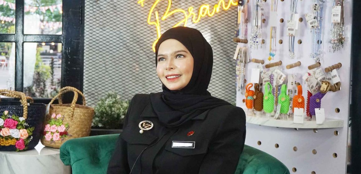 Vivi Mar’i Zubedi Akan Tampilkan Kain Sasirangan Lagi Di Even New York Fashion Week