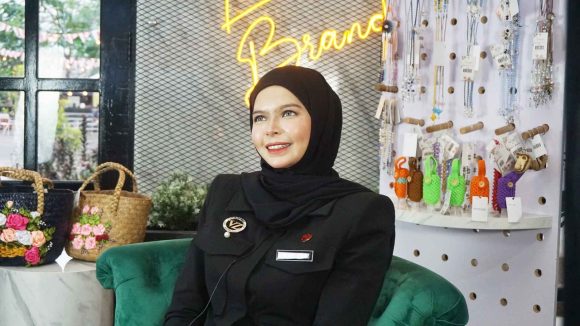 Vivi Mar’i Zubedi Akan Tampilkan Kain Sasirangan Lagi Di Even New York Fashion Week