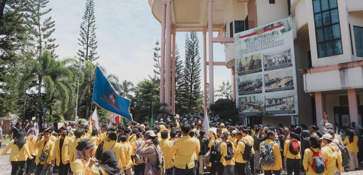 Protes Kenaikan Harga BBM, Mahasiswa datangi Gedung DPRD Banjarbaru