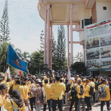 WhatsApp Image 2022-09-07 at 11.59.26 AM Protes Kenaikan Harga BBM, Mahasiswa datangi Gedung DPRD Banjarbaru