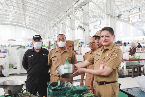 Pengawasan Alat UTTP di 7 Pasar Tradisional Kota Banjarbaru