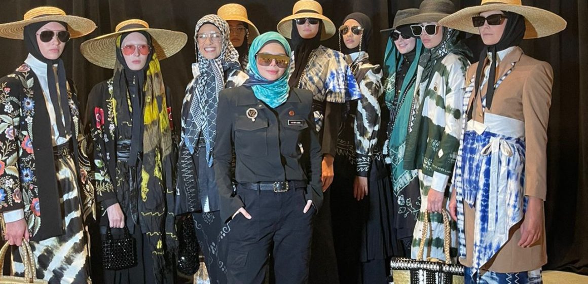 NEOCULTURE, Vivi Mar’I Zubedi Sukses Tampilkan Sasirangan Di NYFW Tanpa Dana APBD.