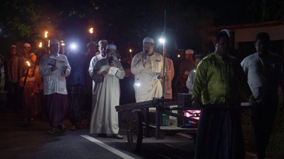 Malam Arba Musta’mir, Warga Palam Bersholawat Keliling Kampung