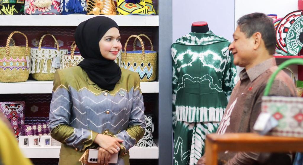Vivi Mar’I Zubedi Hadirkan Produk Kriya Banjarbaru Di Pameran Kriyanusa 2022