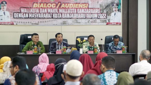 Aditya dan Wartono Berdialog Dengan Masyarakat Landasan Ulin