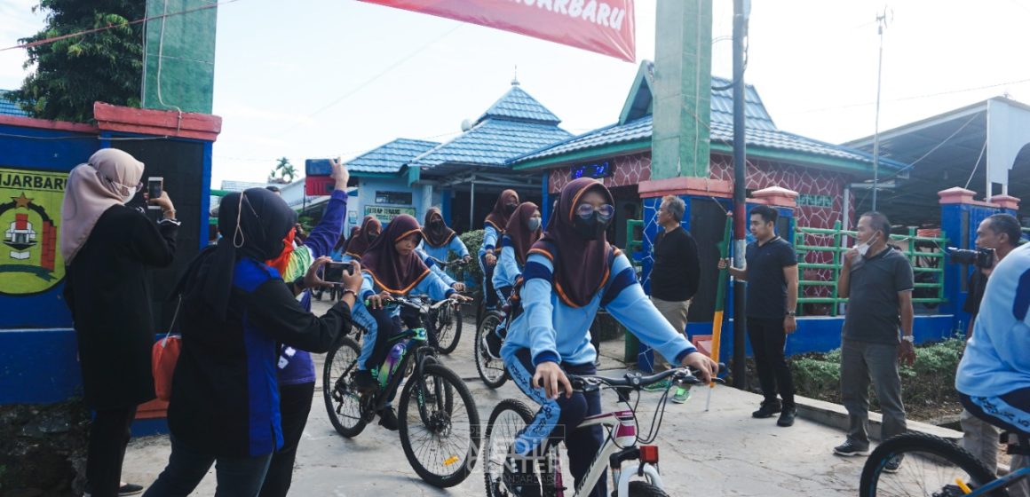 Ratusan Siswa SMP 5 Banjarbaru Bersepeda ke Sekolah