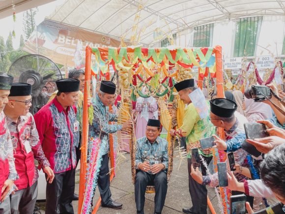 Paman Birin Baayun di Museum Lambung Mangkurat